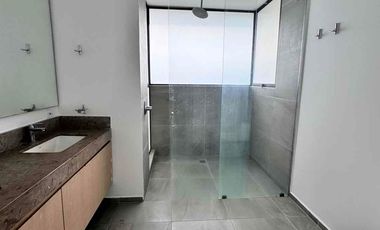 Espectacular apto duplex, tres habitaciones con baño independiente y terraza, baños social, ACUEDUCTO PROPIO! Dos parqueaderos, Zona Social con Piscina, Jacuzzi, Sauna y BBQ