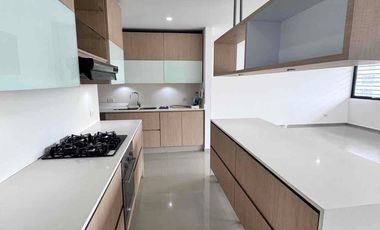 Espectacular apto duplex, tres habitaciones con baño independiente y terraza, baños social, ACUEDUCTO PROPIO! Dos parqueaderos, Zona Social con Piscina, Jacuzzi, Sauna y BBQ
