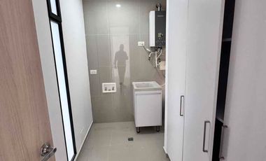 Espectacular apto duplex, tres habitaciones con baño independiente y terraza, baños social, ACUEDUCTO PROPIO! Dos parqueaderos, Zona Social con Piscina, Jacuzzi, Sauna y BBQ
