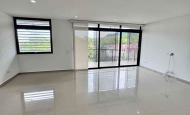 Espectacular apto duplex, tres habitaciones con baño independiente y terraza, baños social, ACUEDUCTO PROPIO! Dos parqueaderos, Zona Social con Piscina, Jacuzzi, Sauna y BBQ