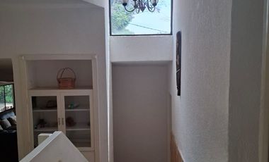 RENTO CASA EN CUERNAVACA AMUEBLADA CERCA A LA AUTOPISTA HACIA CDMX