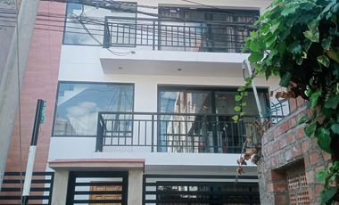 🏡 ALQUILER DE AMPLIO DÚPLEX – URB. SANTA ROSA, CUSCO