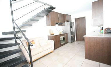 CASA ESQUINERA MODERNA CON JARDÍN Y SEGURIDAD EN CONJUNTO PRIVADO