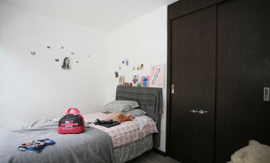 CASA ESQUINERA MODERNA CON JARDÍN Y SEGURIDAD EN CONJUNTO PRIVADO