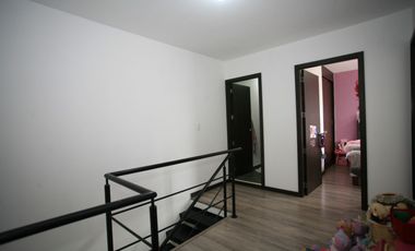 CASA ESQUINERA MODERNA CON JARDÍN Y SEGURIDAD EN CONJUNTO PRIVADO