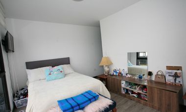 CASA ESQUINERA MODERNA CON JARDÍN Y SEGURIDAD EN CONJUNTO PRIVADO