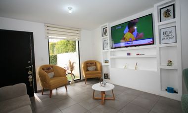 CASA ESQUINERA MODERNA CON JARDÍN Y SEGURIDAD EN CONJUNTO PRIVADO