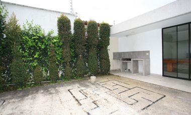 CASA ESQUINERA MODERNA CON JARDÍN Y SEGURIDAD EN CONJUNTO PRIVADO