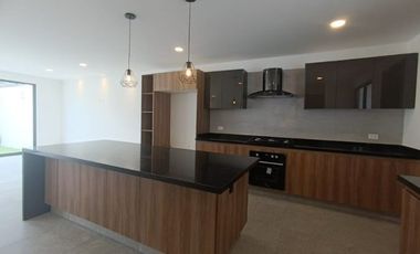 GRAN CASA EN VENTA PARQUE NAYARIT, LOMAS DE ANGELÓPOLIS, PUEBLA