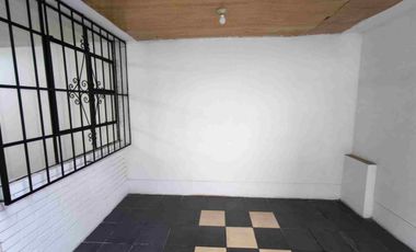 VENDO CASA SAN JUAN MIRAFLORES / ENTRE VARGAS MACHUCA Y PEDRO MIOTA  / 108 M2 / USD 138,000 DOLARES NEGOCIABLES.