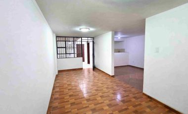 VENDO CASA SAN JUAN MIRAFLORES / ENTRE VARGAS MACHUCA Y PEDRO MIOTA  / 108 M2 / USD 138,000 DOLARES NEGOCIABLES.