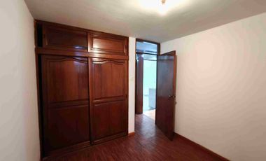 VENDO CASA SAN JUAN MIRAFLORES / ENTRE VARGAS MACHUCA Y PEDRO MIOTA  / 108 M2 / USD 138,000 DOLARES NEGOCIABLES.