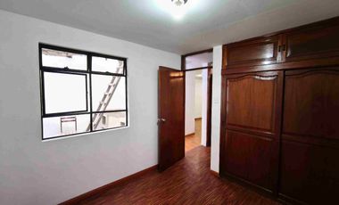VENDO CASA SAN JUAN MIRAFLORES / ENTRE VARGAS MACHUCA Y PEDRO MIOTA  / 108 M2 / USD 138,000 DOLARES NEGOCIABLES.