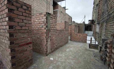 VENDO CASA SAN JUAN MIRAFLORES / ENTRE VARGAS MACHUCA Y PEDRO MIOTA  / 108 M2 / USD 138,000 DOLARES NEGOCIABLES.