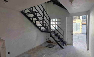 Edificio en venta de 14 habitaciones para estudiantes, en el Fraccionamiento Piracantos, en Pachuca, Hidalgo.