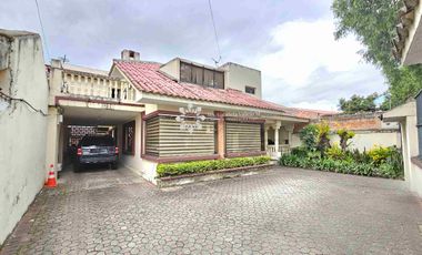 EN VENTA - CASA CON 4 HABITACIONES Y 200M2 DE JARDIN