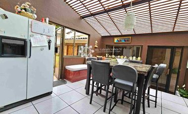 EN VENTA - CASA CON 4 HABITACIONES Y 200M2 DE JARDIN
