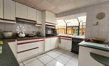 EN VENTA - CASA CON 4 HABITACIONES Y 200M2 DE JARDIN