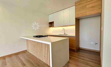 EN VENTA - MODERNO DEPARTAMENTO DE 2 HABITACIONES CON VISTA AL RÍO YANUNCAY. 

‼️POR ESTRENAR‼️