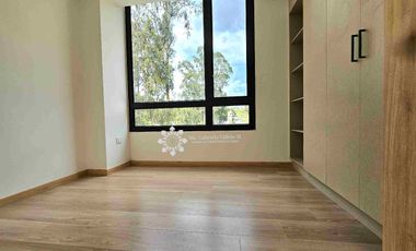 EN VENTA - MODERNO DEPARTAMENTO DE 2 HABITACIONES CON VISTA AL RÍO YANUNCAY. 

‼️POR ESTRENAR‼️