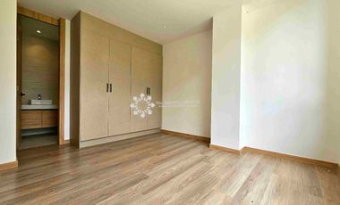 EN VENTA - MODERNO DEPARTAMENTO DE 2 HABITACIONES CON VISTA AL RÍO YANUNCAY. 

‼️POR ESTRENAR‼️