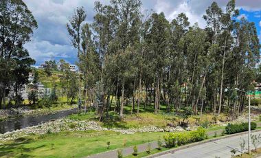 EN VENTA - MODERNO DEPARTAMENTO DE 2 HABITACIONES CON VISTA AL RÍO YANUNCAY. 

‼️POR ESTRENAR‼️