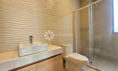 EN VENTA - MODERNO DEPARTAMENTO DE 2 HABITACIONES CON VISTA AL RÍO YANUNCAY. 

‼️POR ESTRENAR‼️