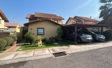 CASA EN VENTA EN CONDOMINIO ALTOS DEL CARMEN HUECHURABA 