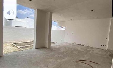 Casa en venta dentro de privada con Alberca y Roof Garden zona del campestre