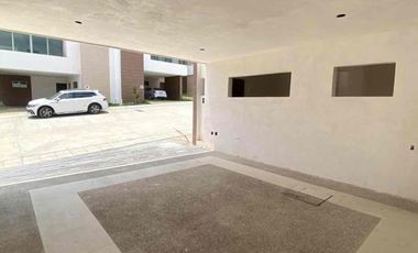 Casa en venta dentro de privada con Alberca y Roof Garden zona del campestre
