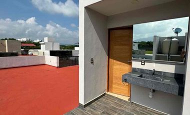 Casa en venta dentro de privada con Alberca y Roof Garden zona del campestre