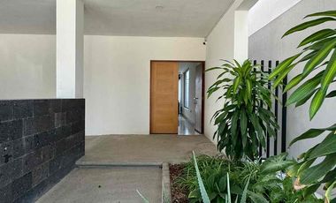 Casa en venta dentro de privada con Alberca y Roof Garden zona del campestre