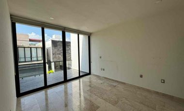 Casa en venta dentro de privada con Alberca y Roof Garden zona del campestre