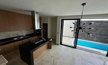 Hermosa casa en venta con 200 mts2 de terreno alberca y Roof Garden zona exclusiva de la ciudad
