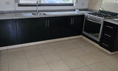 Casa en renta con amplio jardín en Lomas de Angelópolis 2 recamaras