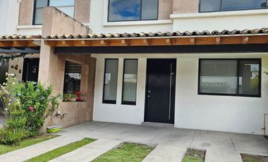 Casa en renta con amplio jardín en Lomas de Angelópolis 2 recamaras