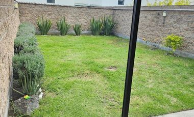 Casa en renta con amplio jardín en Lomas de Angelópolis 2 recamaras