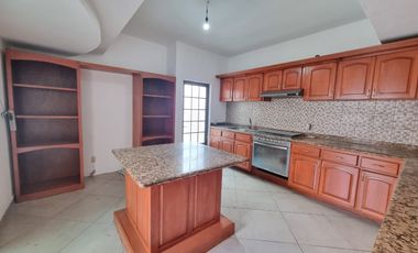 Casa venta cerro del tesoro 5 recamaras estudio terraza jardín, 8 autos. San pedro Tlaquepaque