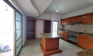 Casa venta cerro del tesoro 5 recamaras estudio terraza jardín, 8 autos. San pedro Tlaquepaque