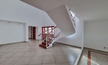 Casa venta cerro del tesoro 5 recamaras estudio terraza jardín, 8 autos. San pedro Tlaquepaque