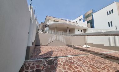 Casa venta cerro del tesoro 5 recamaras estudio terraza jardín, 8 autos. San pedro Tlaquepaque