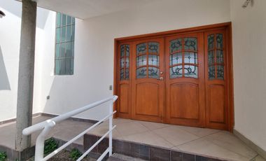 Casa venta cerro del tesoro 5 recamaras estudio terraza jardín, 8 autos. San pedro Tlaquepaque