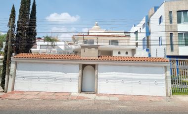 Casa venta cerro del tesoro 5 recamaras estudio terraza jardín, 8 autos. San pedro Tlaquepaque