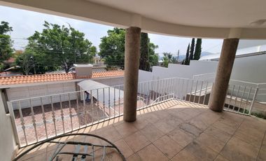 Casa venta cerro del tesoro 5 recamaras estudio terraza jardín, 8 autos. San pedro Tlaquepaque