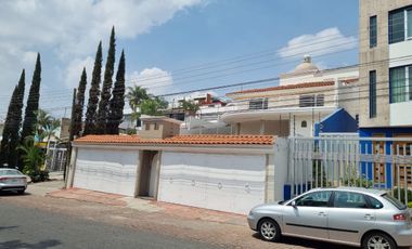 Casa venta cerro del tesoro 5 recamaras estudio terraza jardín, 8 autos. San pedro Tlaquepaque