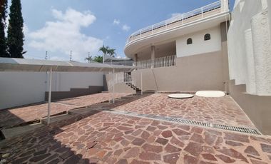Casa venta cerro del tesoro 5 recamaras estudio terraza jardín, 8 autos. San pedro Tlaquepaque
