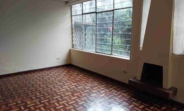 Rento Departamento Espacioso con Chimenea y Parqueadero – Sector Av. del Maestro y Quitumbe – $340
