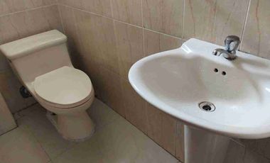 Rento Departamento Espacioso con Chimenea y Parqueadero – Sector Av. del Maestro y Quitumbe – $340