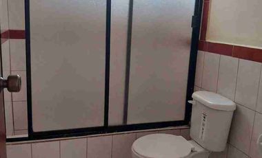 Rento Departamento Espacioso con Chimenea y Parqueadero – Sector Av. del Maestro y Quitumbe – $340