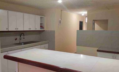 Rento Departamento Espacioso con Chimenea y Parqueadero – Sector Av. del Maestro y Quitumbe – $340
